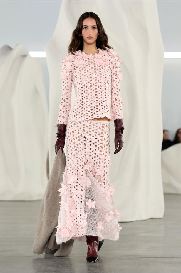 عرض أزياء مجموعة Ulla Johnson لخريف وشتاء 2027