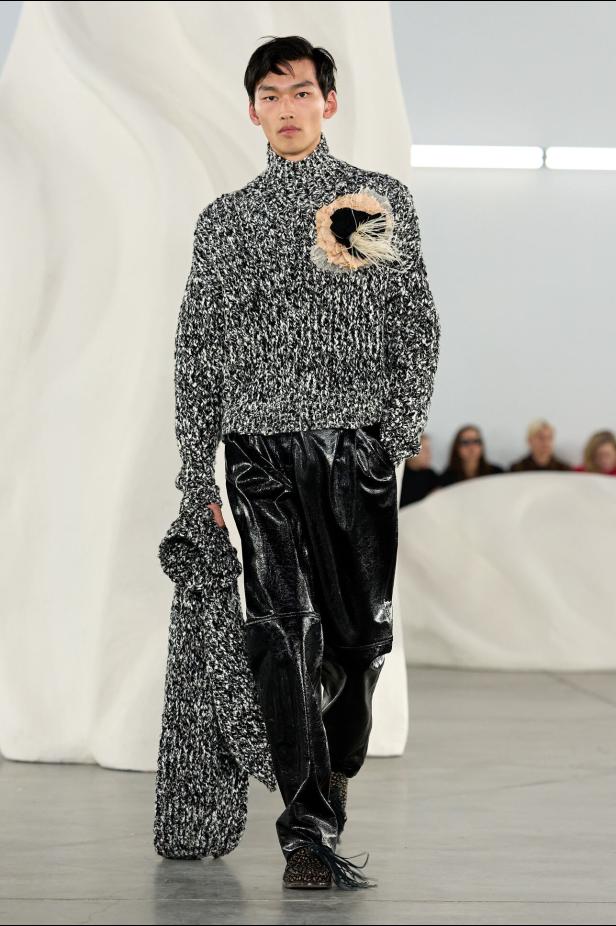 عرض أزياء مجموعة Ulla Johnson لخريف وشتاء 2027