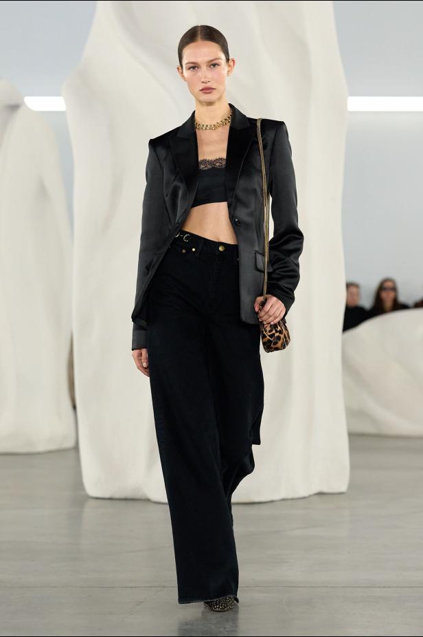 عرض أزياء مجموعة Ulla Johnson لخريف وشتاء 2027