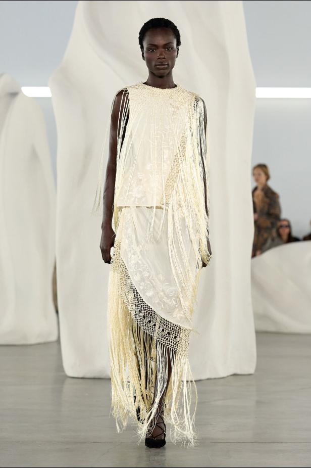 عرض أزياء مجموعة Ulla Johnson لخريف وشتاء 2027