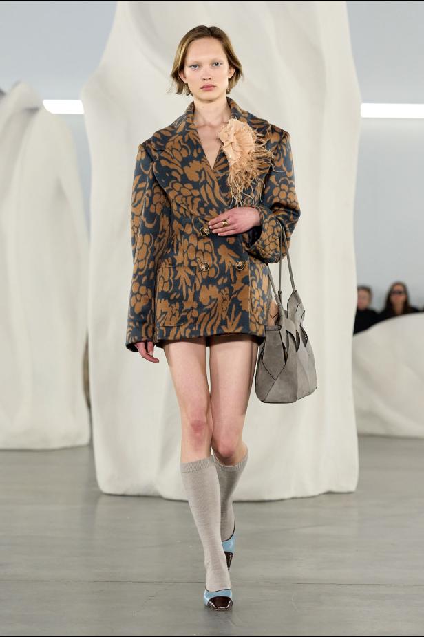 عرض أزياء مجموعة Ulla Johnson لخريف وشتاء 2027