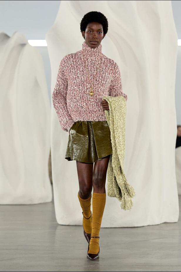 عرض أزياء مجموعة Ulla Johnson لخريف وشتاء 2027