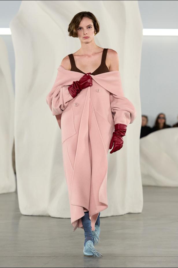 عرض أزياء مجموعة Ulla Johnson لخريف وشتاء 2027