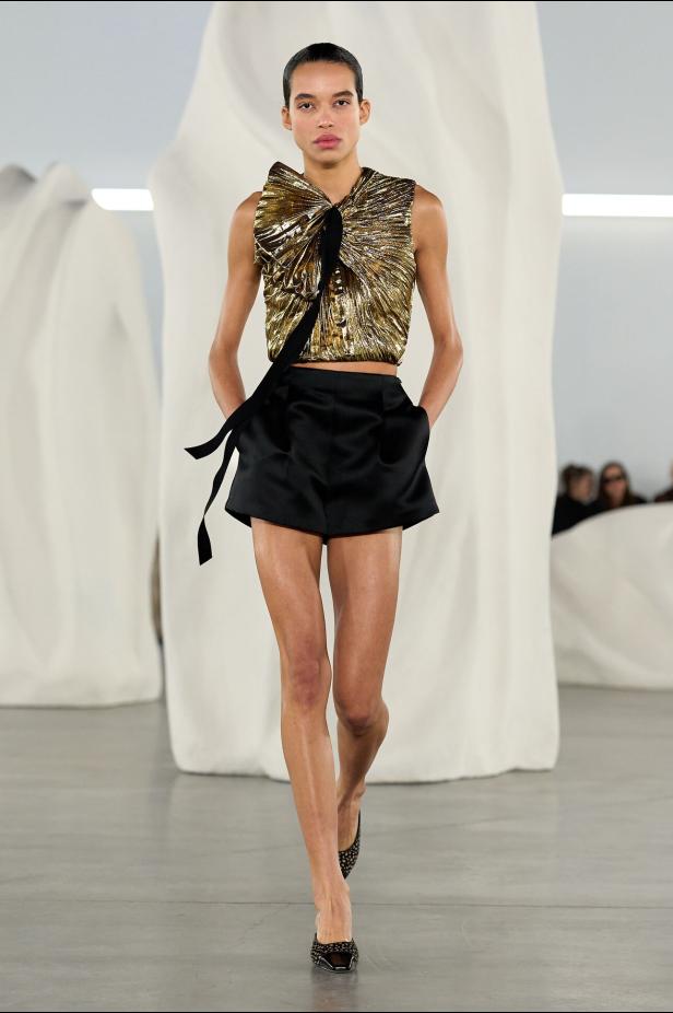 عرض أزياء مجموعة Ulla Johnson لخريف وشتاء 2027