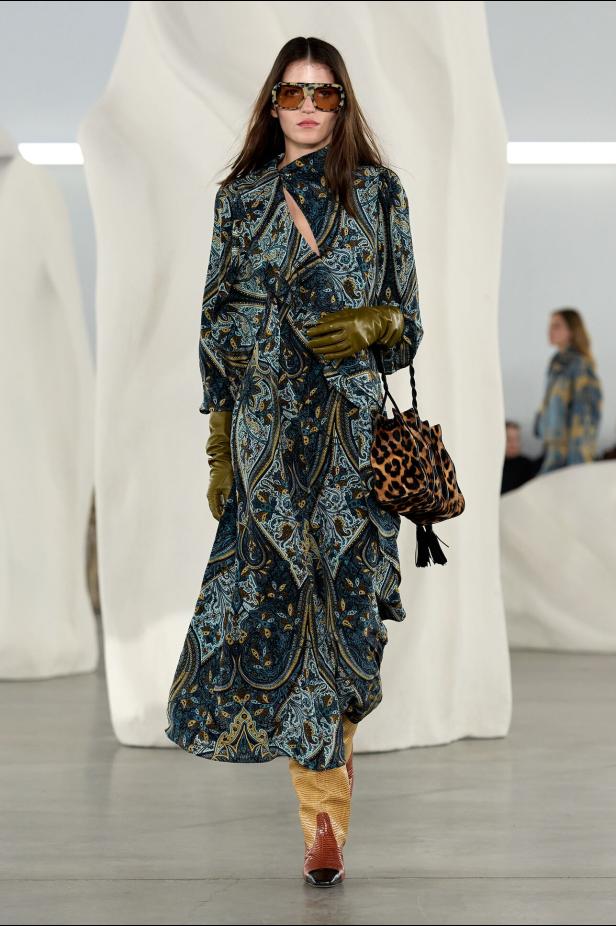 عرض أزياء مجموعة Ulla Johnson لخريف وشتاء 2027