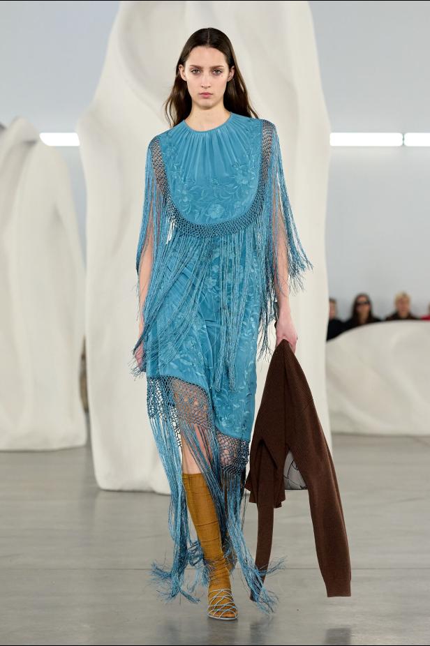 عرض أزياء مجموعة Ulla Johnson لخريف وشتاء 2027