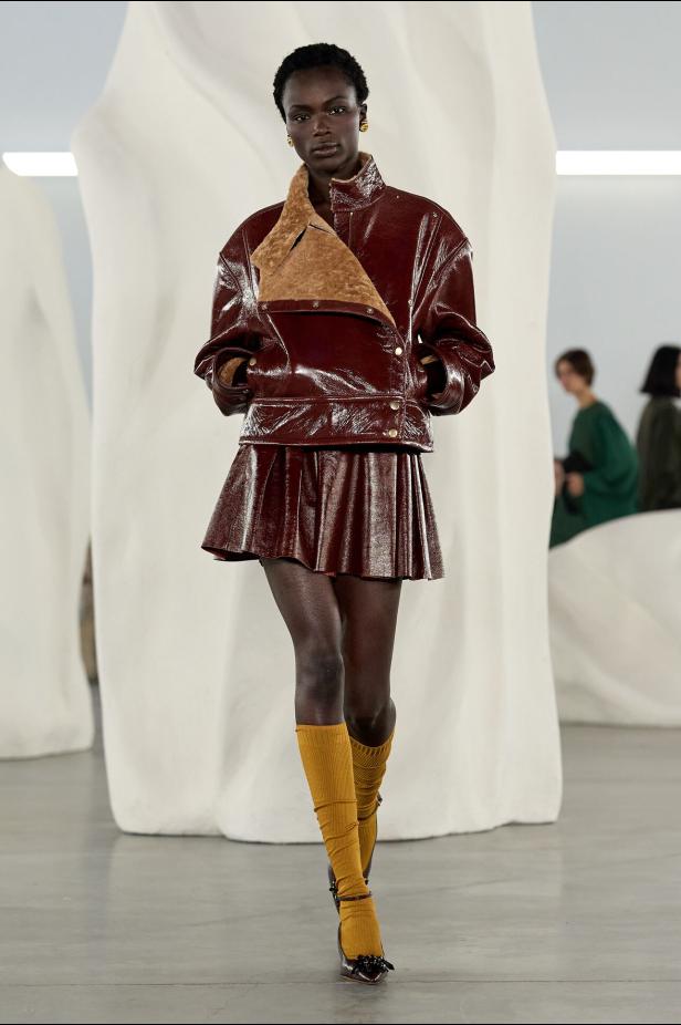 عرض أزياء مجموعة Ulla Johnson لخريف وشتاء 2027