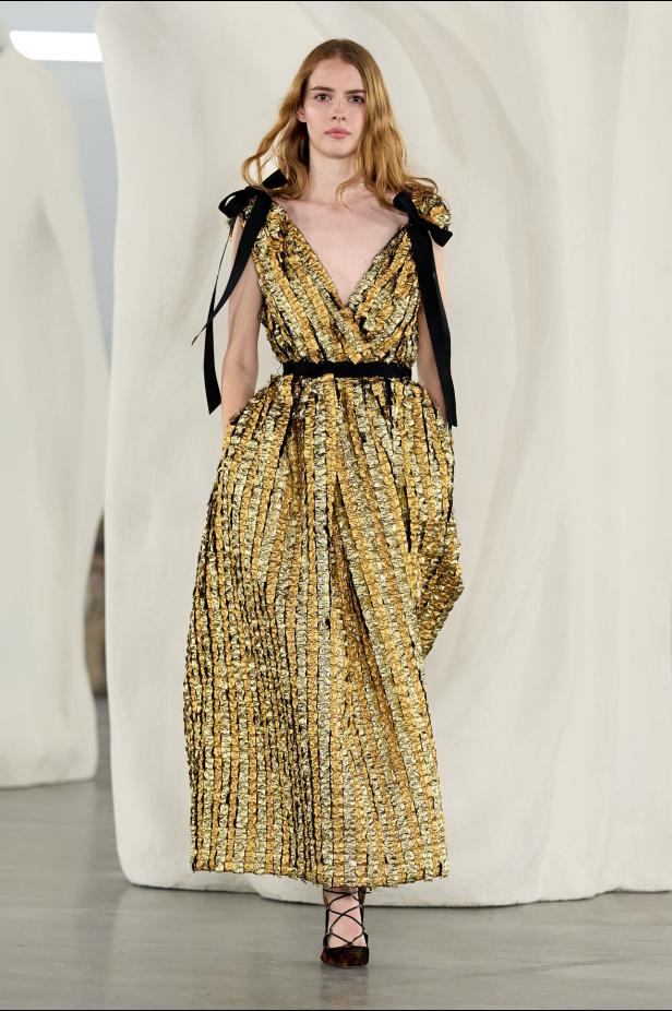 عرض أزياء مجموعة Ulla Johnson لخريف وشتاء 2027