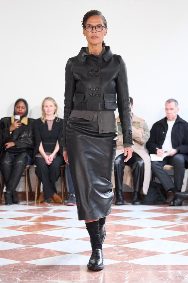 إميليا ويكستيد تُعيد إحياء أسطورة "فانو ميسان" في مجموعة خريف 2026‏