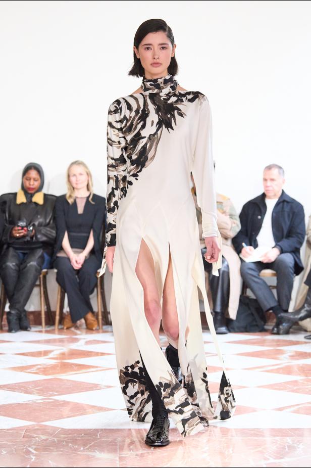 إميليا ويكستيد تُعيد إحياء أسطورة "فانو ميسان" في مجموعة خريف 2026‏