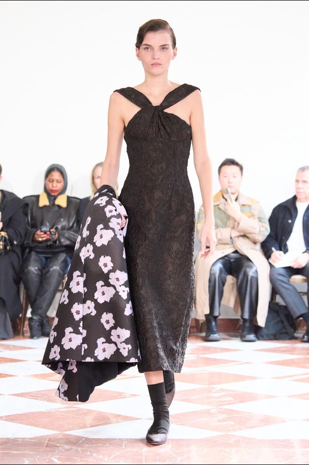 إميليا ويكستيد تُعيد إحياء أسطورة "فانو ميسان" في مجموعة خريف 2026‏