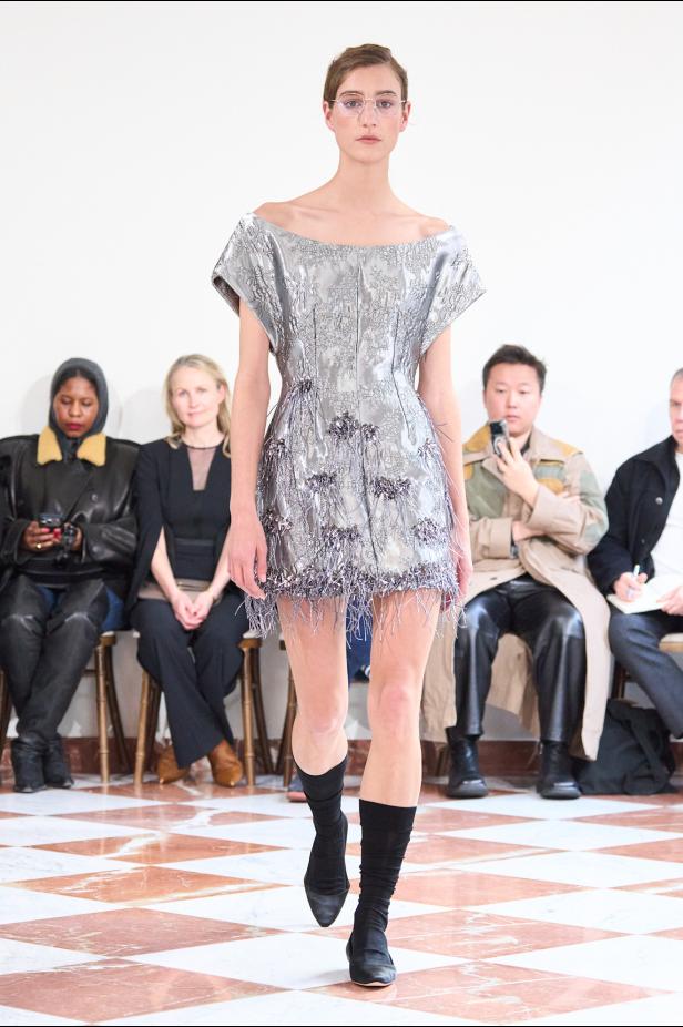 إميليا ويكستيد تُعيد إحياء أسطورة "فانو ميسان" في مجموعة خريف 2026‏