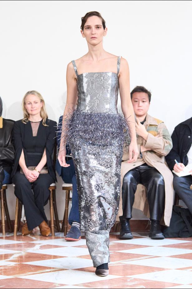 إميليا ويكستيد تُعيد إحياء أسطورة "فانو ميسان" في مجموعة خريف 2026‏