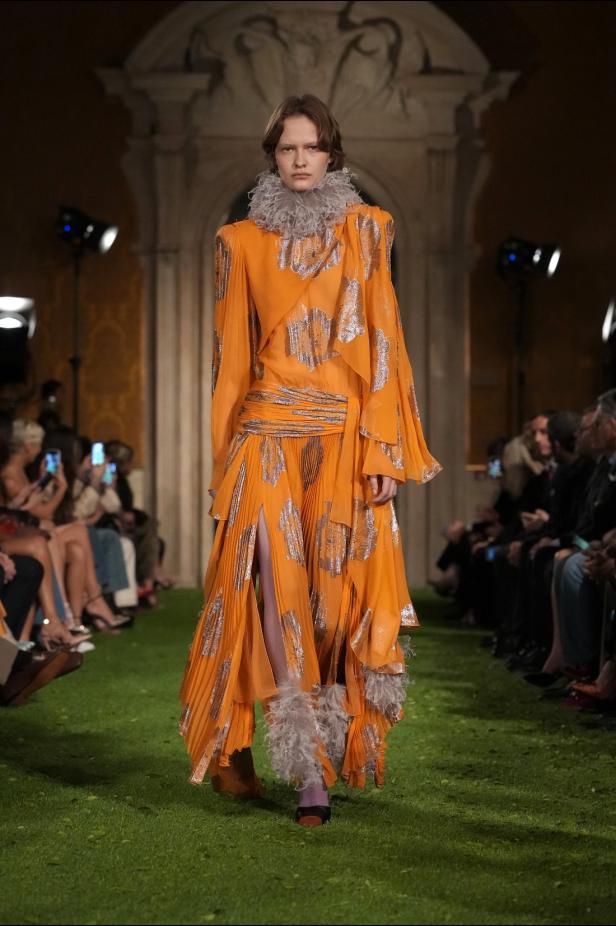 مجموعة فالنتينو ‏Interferenze‏ لخريف 2026... إرث غارافاني يلتقي برؤية ميشيل ‏المعاصرة