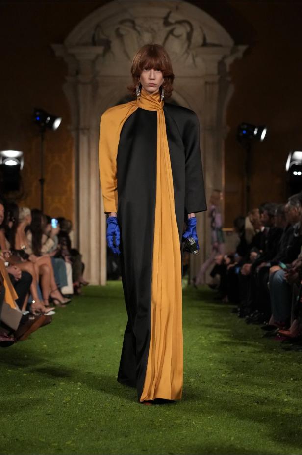 مجموعة فالنتينو ‏Interferenze‏ لخريف 2026... إرث غارافاني يلتقي برؤية ميشيل ‏المعاصرة