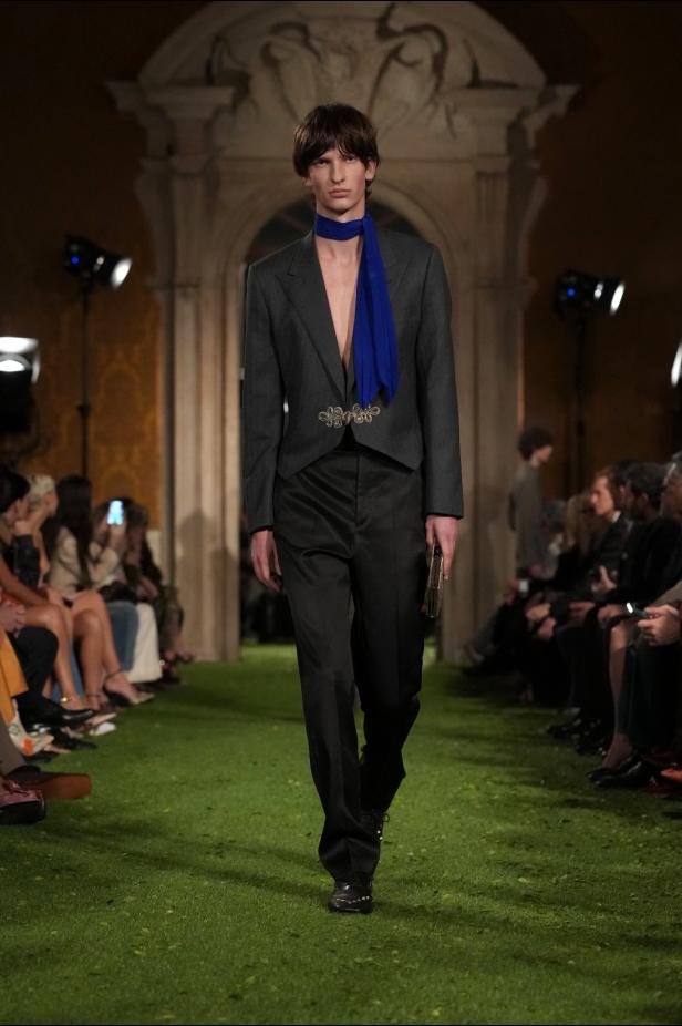 مجموعة فالنتينو ‏Interferenze‏ لخريف 2026... إرث غارافاني يلتقي برؤية ميشيل ‏المعاصرة