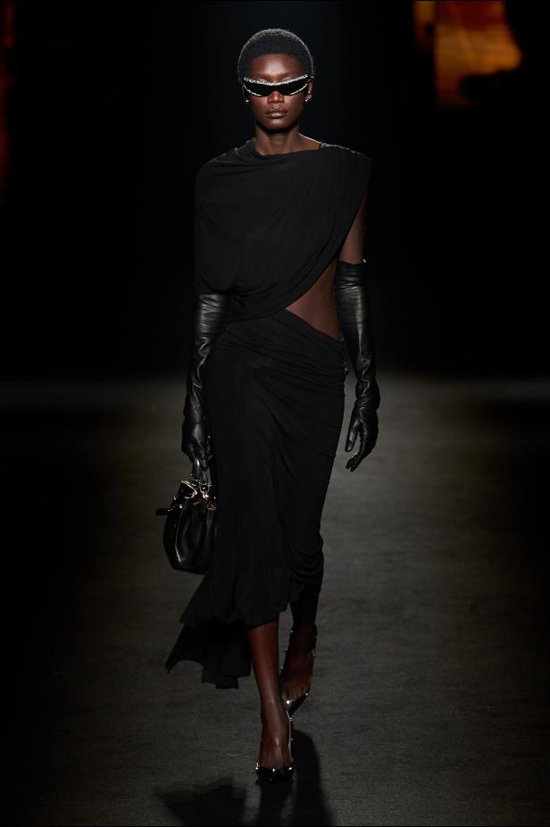 حين يتشكل الضوء داخل الظلال في مجموعة Balenciaga خريف وشتاء 2026 للملابس الجاهزة