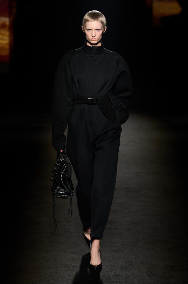 حين يتشكل الضوء داخل الظلال في مجموعة Balenciaga خريف وشتاء 2026 للملابس الجاهزة