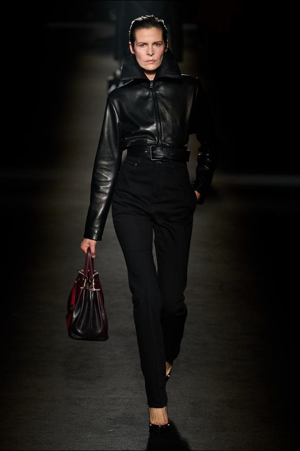 حين يتشكل الضوء داخل الظلال في مجموعة Balenciaga خريف وشتاء 2026 للملابس الجاهزة