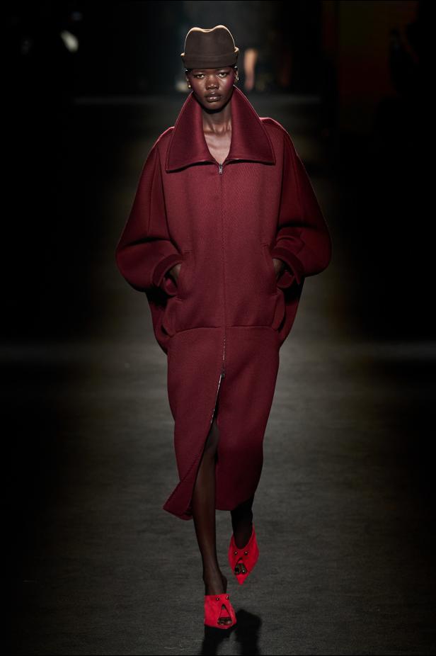 حين يتشكل الضوء داخل الظلال في مجموعة Balenciaga خريف وشتاء 2026 للملابس الجاهزة