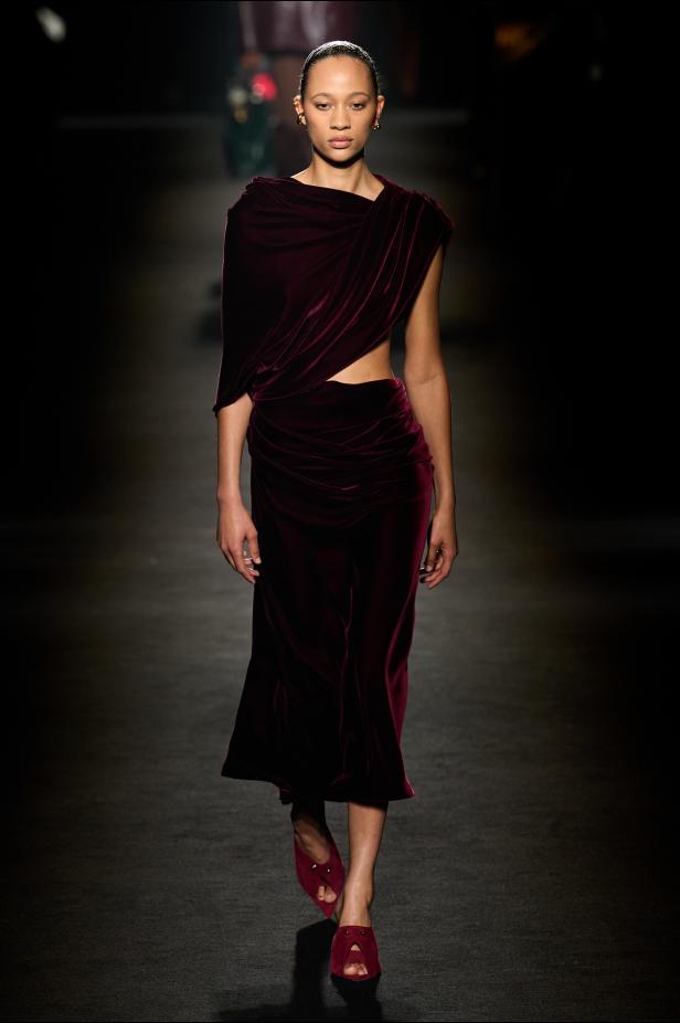 حين يتشكل الضوء داخل الظلال في مجموعة Balenciaga خريف وشتاء 2026 للملابس الجاهزة