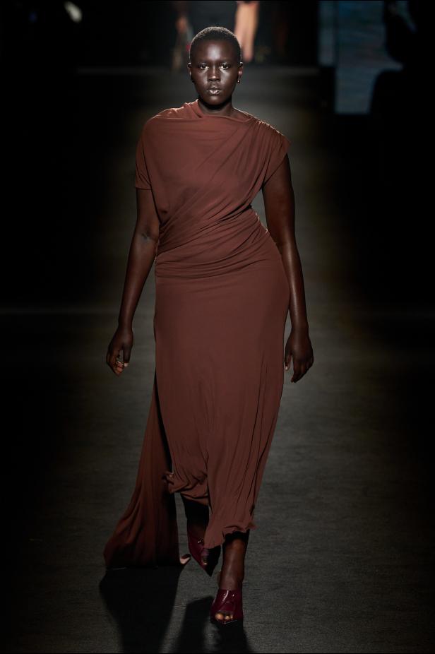 حين يتشكل الضوء داخل الظلال في مجموعة Balenciaga خريف وشتاء 2026 للملابس الجاهزة