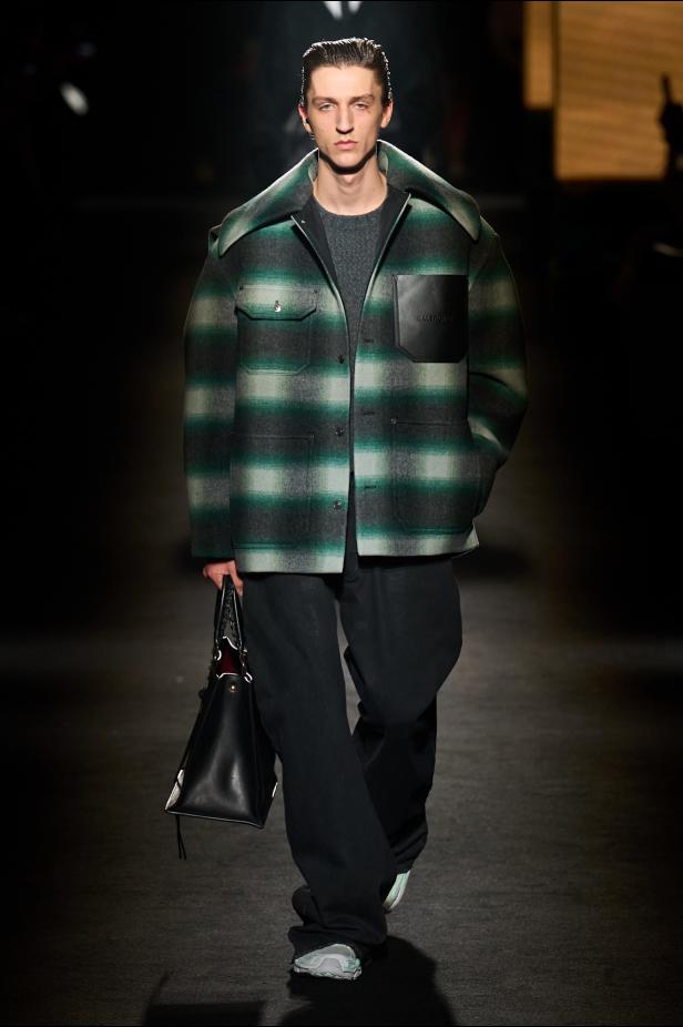 حين يتشكل الضوء داخل الظلال في مجموعة Balenciaga خريف وشتاء 2026 للملابس الجاهزة