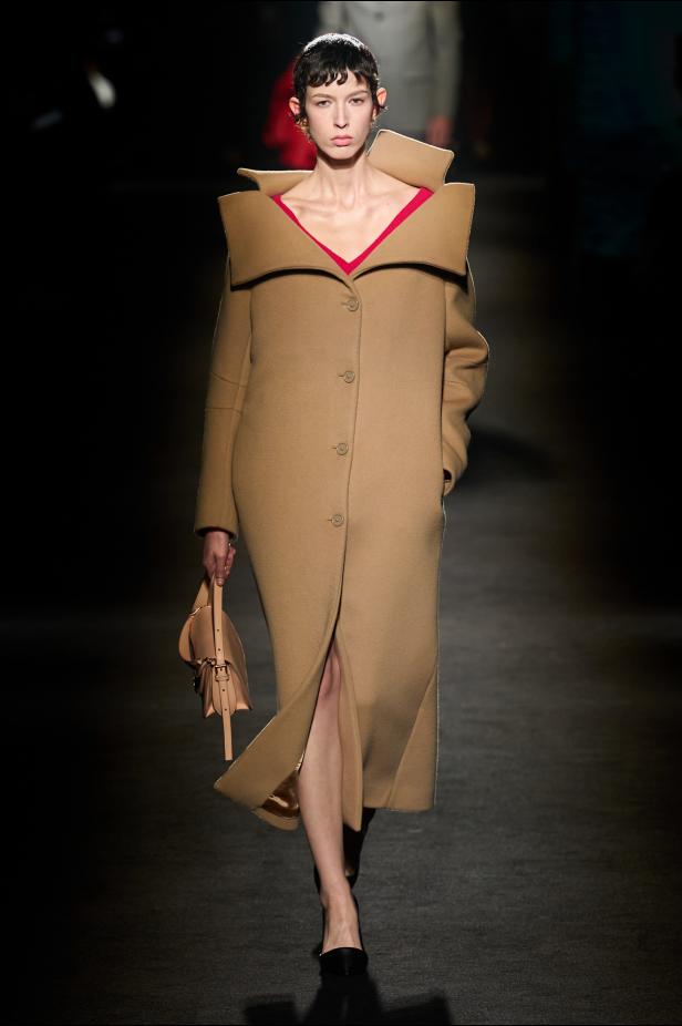 حين يتشكل الضوء داخل الظلال في مجموعة Balenciaga خريف وشتاء 2026 للملابس الجاهزة