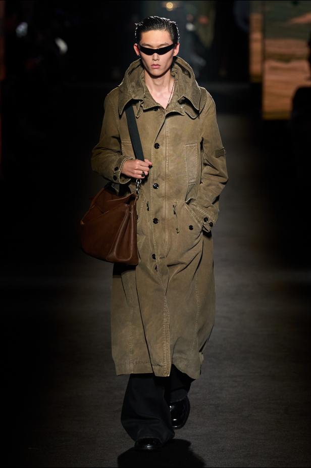 حين يتشكل الضوء داخل الظلال في مجموعة Balenciaga خريف وشتاء 2026 للملابس الجاهزة