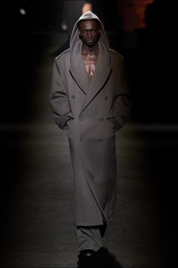 حين يتشكل الضوء داخل الظلال في مجموعة Balenciaga خريف وشتاء 2026 للملابس الجاهزة