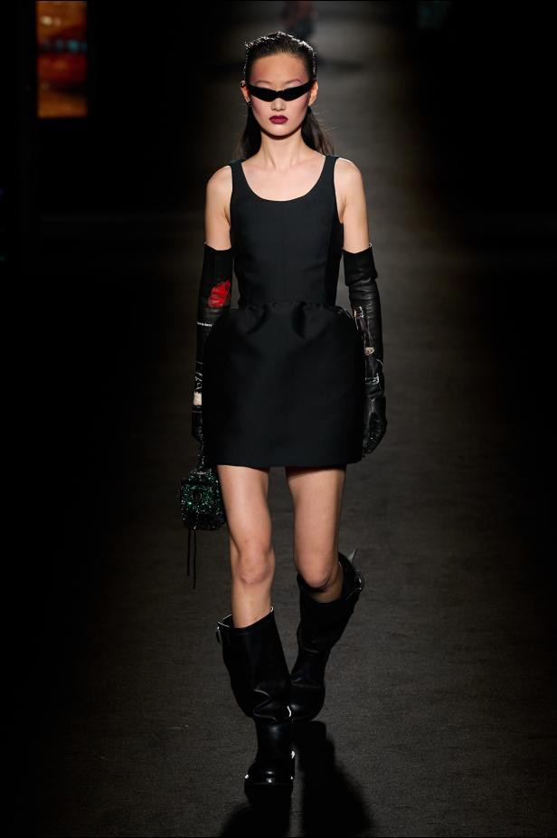 حين يتشكل الضوء داخل الظلال في مجموعة Balenciaga خريف وشتاء 2026 للملابس الجاهزة