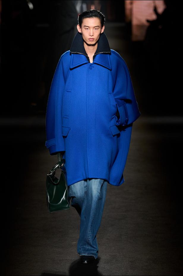 حين يتشكل الضوء داخل الظلال في مجموعة Balenciaga خريف وشتاء 2026 للملابس الجاهزة