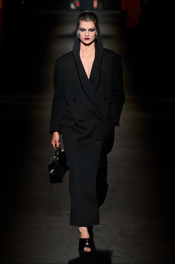 حين يتشكل الضوء داخل الظلال في مجموعة Balenciaga خريف وشتاء 2026 للملابس الجاهزة