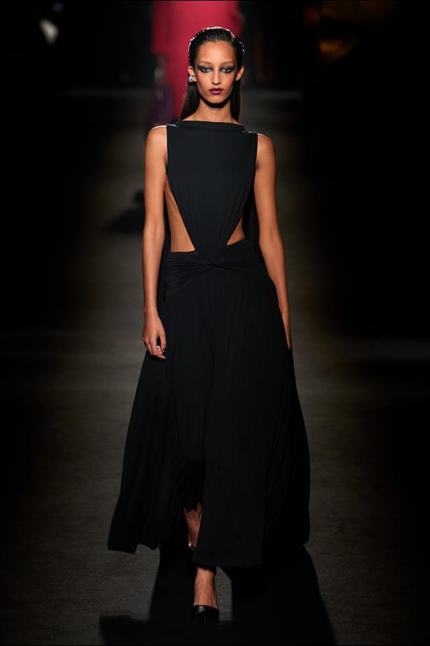 حين يتشكل الضوء داخل الظلال في مجموعة Balenciaga خريف وشتاء 2026 للملابس الجاهزة