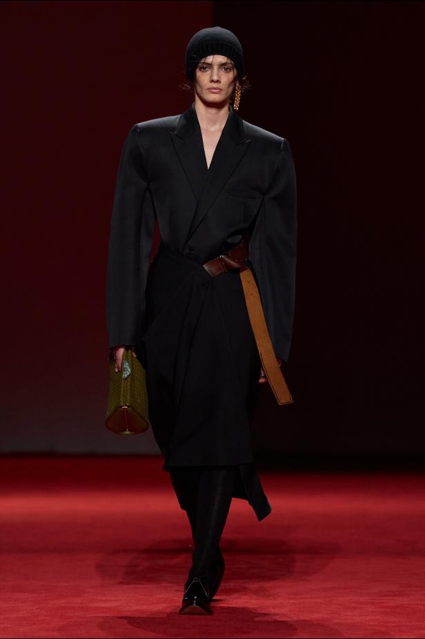 فلسفة الأناقة الميلانية في مجموعة Bottega Veneta للملابس الجاهزة لخريف 2026