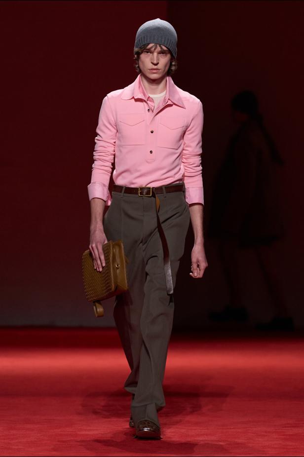 فلسفة الأناقة الميلانية في مجموعة Bottega Veneta للملابس الجاهزة لخريف 2026