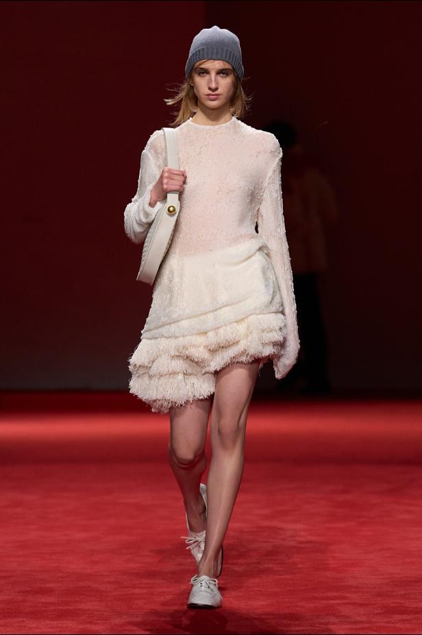 فلسفة الأناقة الميلانية في مجموعة Bottega Veneta للملابس الجاهزة لخريف 2026