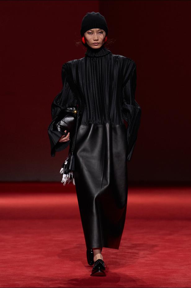 فلسفة الأناقة الميلانية في مجموعة Bottega Veneta للملابس الجاهزة لخريف 2026