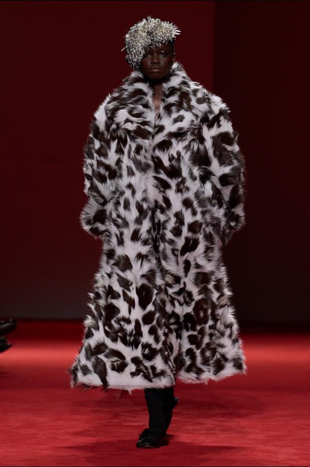 فلسفة الأناقة الميلانية في مجموعة Bottega Veneta للملابس الجاهزة لخريف 2026