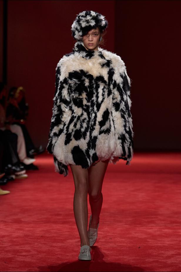 فلسفة الأناقة الميلانية في مجموعة Bottega Veneta للملابس الجاهزة لخريف 2026