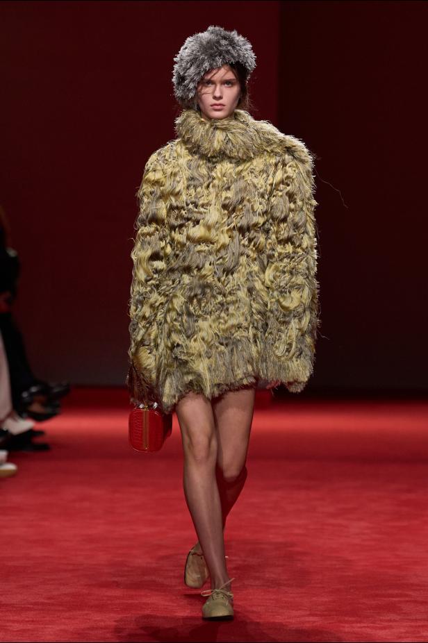 فلسفة الأناقة الميلانية في مجموعة Bottega Veneta للملابس الجاهزة لخريف 2026