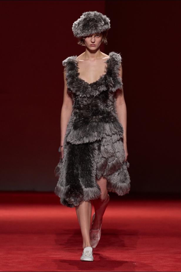 فلسفة الأناقة الميلانية في مجموعة Bottega Veneta للملابس الجاهزة لخريف 2026