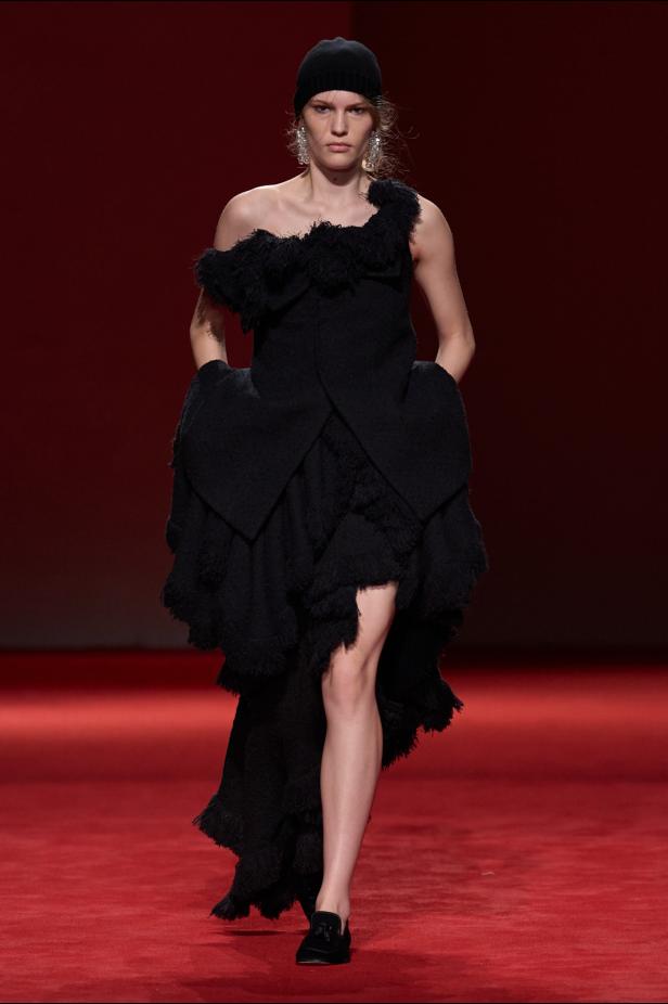 فلسفة الأناقة الميلانية في مجموعة Bottega Veneta للملابس الجاهزة لخريف 2026