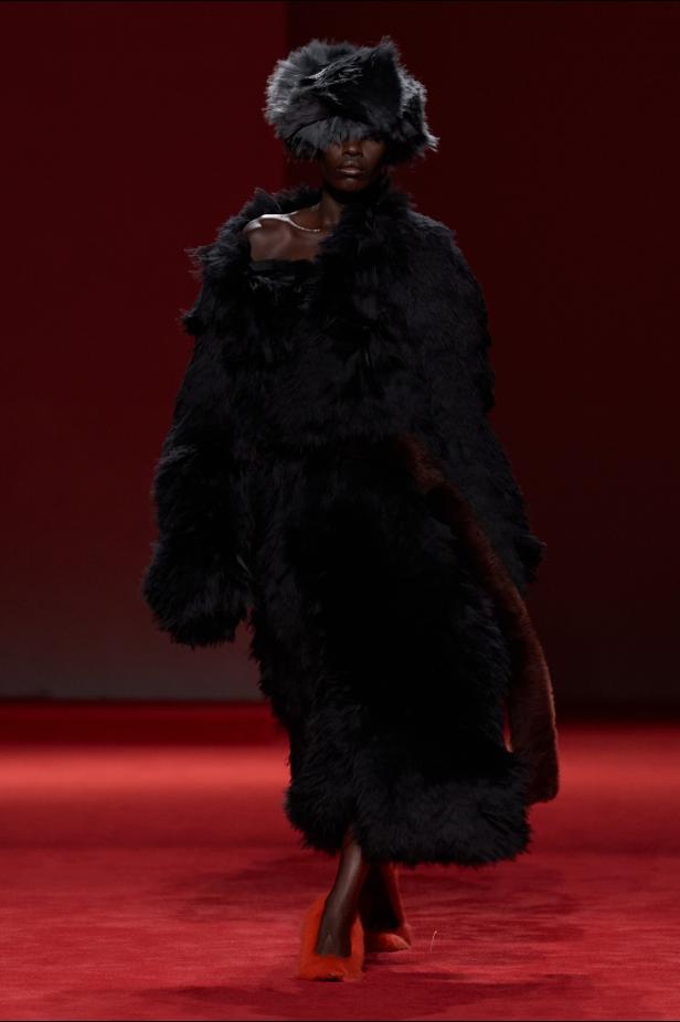 فلسفة الأناقة الميلانية في مجموعة Bottega Veneta للملابس الجاهزة لخريف 2026