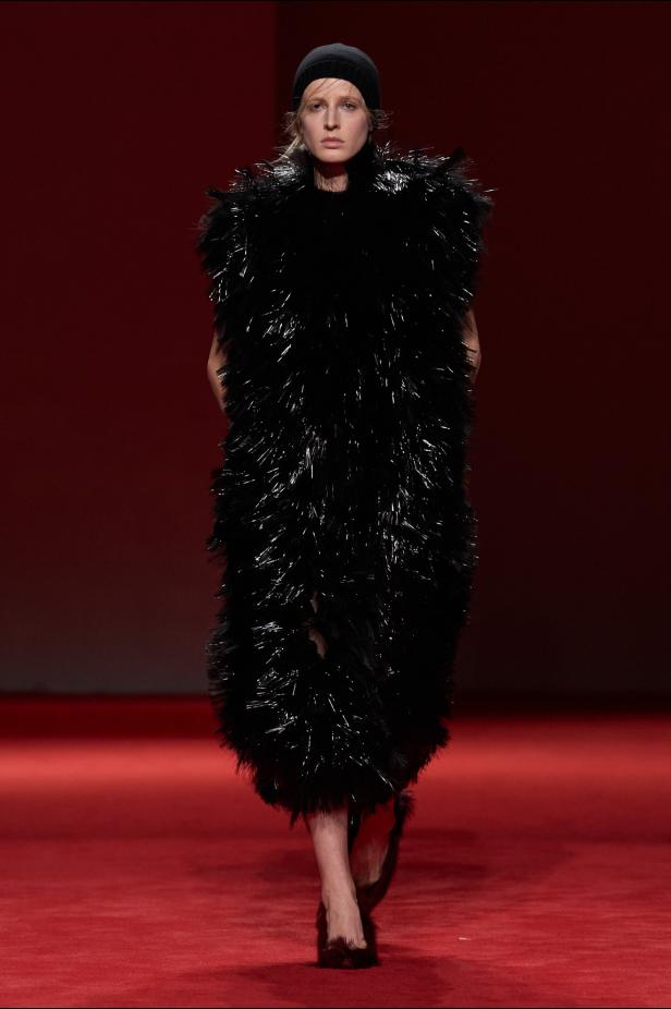 فلسفة الأناقة الميلانية في مجموعة Bottega Veneta للملابس الجاهزة لخريف 2026