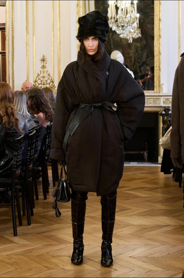 أبعد من مجرد فصل.. مجموعة ‏Magda Butrym‏ تحوّل الشتاء إلى موقف وبصمة