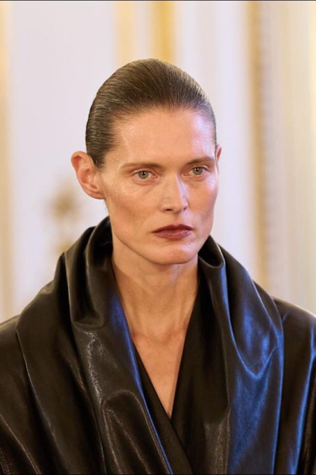  مجموعة ‏Magda Butrym‏ تحوّل الشتاء إلى موقف وبصمة