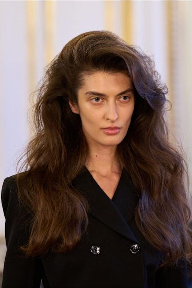  مجموعة ‏Magda Butrym‏ تحوّل الشتاء إلى موقف وبصمة