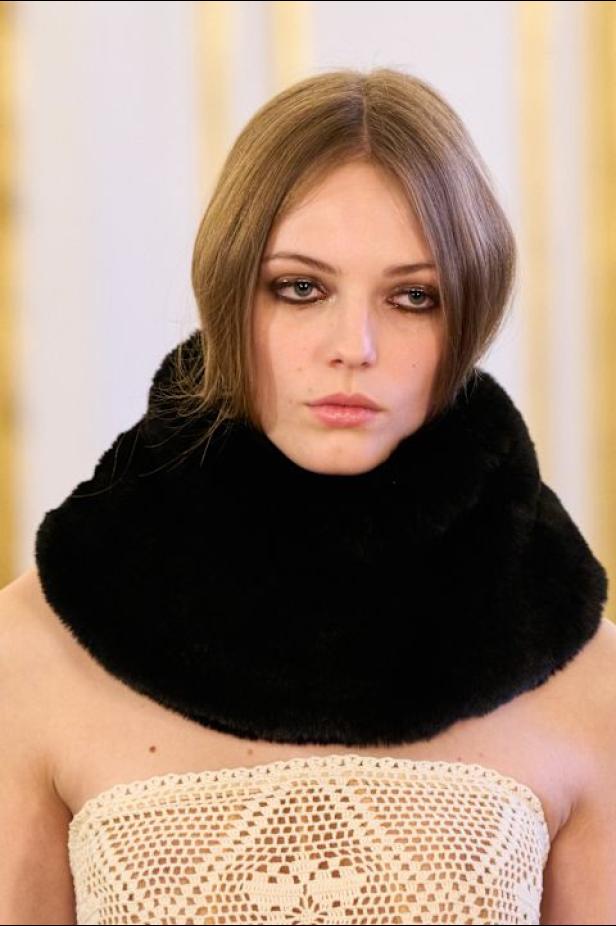  مجموعة ‏Magda Butrym‏ تحوّل الشتاء إلى موقف وبصمة