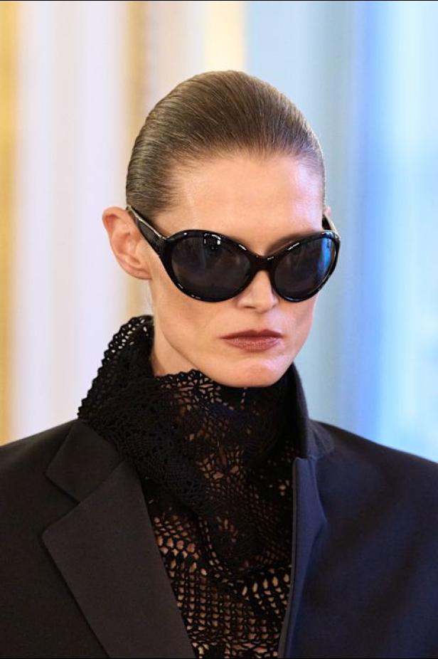  مجموعة ‏Magda Butrym‏ تحوّل الشتاء إلى موقف وبصمة